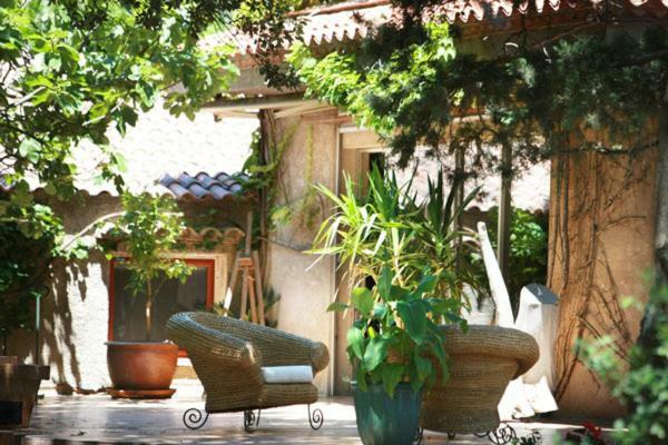 Mas De L'Ermitage Bed and Breakfast Lattes Buitenkant foto